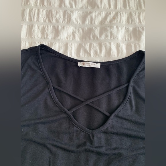 BOMBOM Black Sleeveless Top with Crisscross Detail - Picture 7 of 16